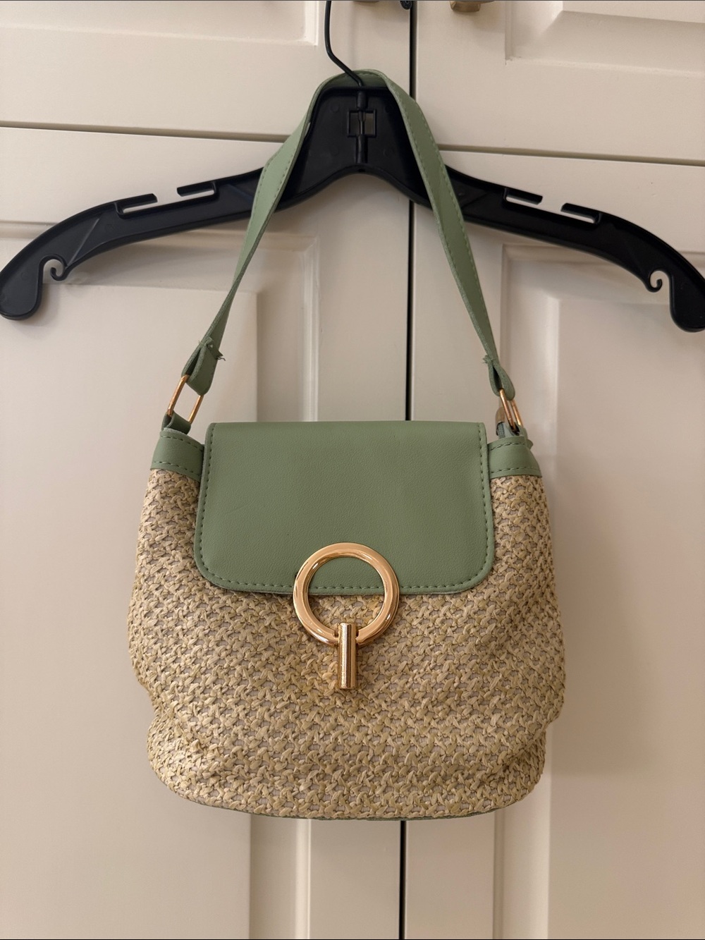 Green Straw Shoulder Bag with Gold Ring Accent